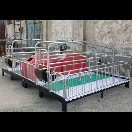 Pig farrowing pen