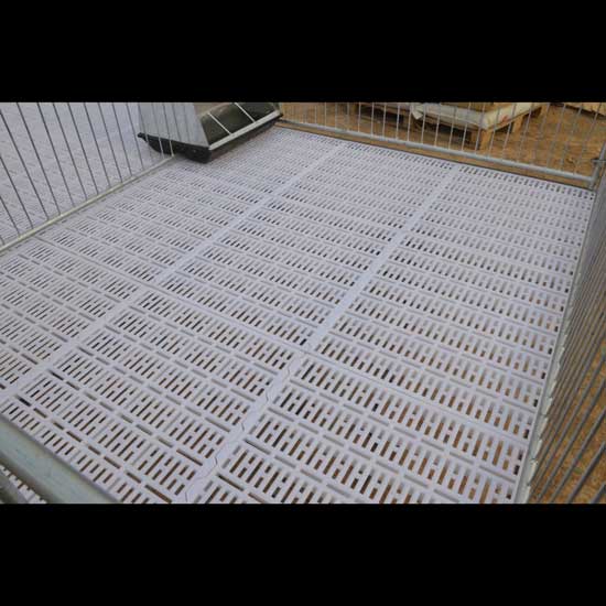 Pig plastic slat floor
