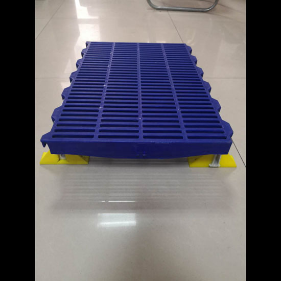 Pig plastic slat floor