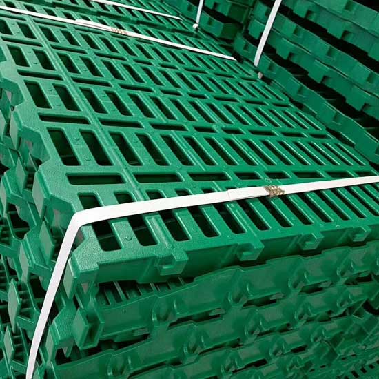 Plastic slatted flooring